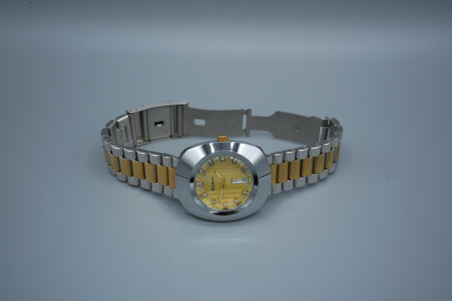 Luxury Diamond Men’s Watch – Two-Tone Gold & Silver Elegant Timepiece